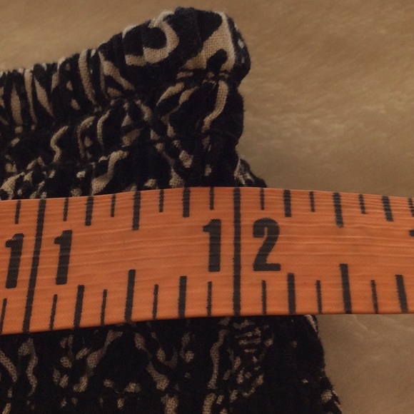 Hollister Black and White Print skater shirt - Picture 3 of 8